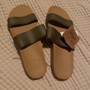 Olive green reef Sandals! Never worn! Size 8!